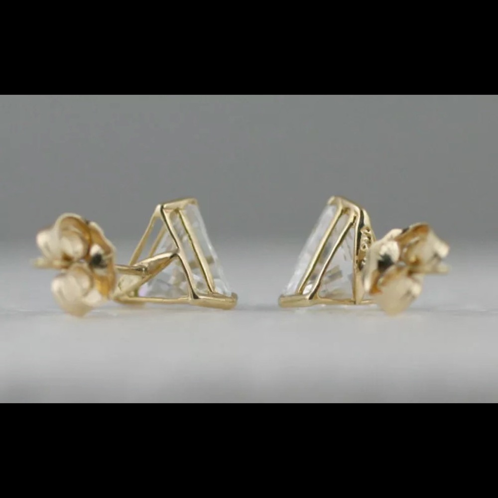 .50 Ct Triangle Cut Solid 14K Gold Push Back Studs - Picture 6 of 7
